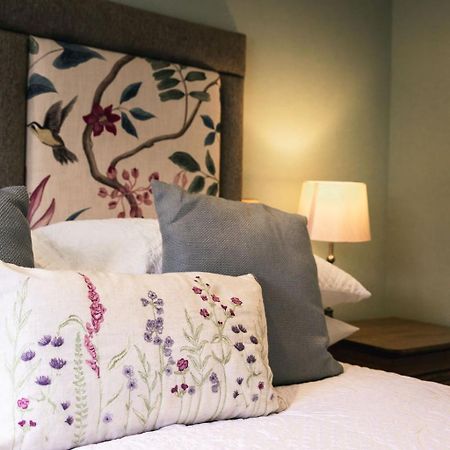 The Cartwheel Inn Whitsbury ภายนอก รูปภาพ